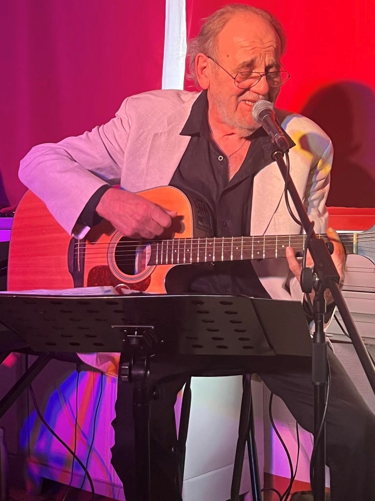 Joël Allain en concert "90 ans déjà, coup de chapeau à Pierre Perret"